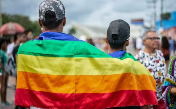 Parada LGBTQIA+ de Vitória estima cerca de 10 mil pessoas no Sambão do Povo