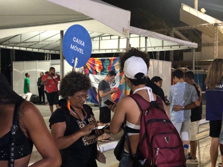 Ambulantes ficam insatisfeitos com a organização da 12ª Parada LGBTQIA+ de Vitória