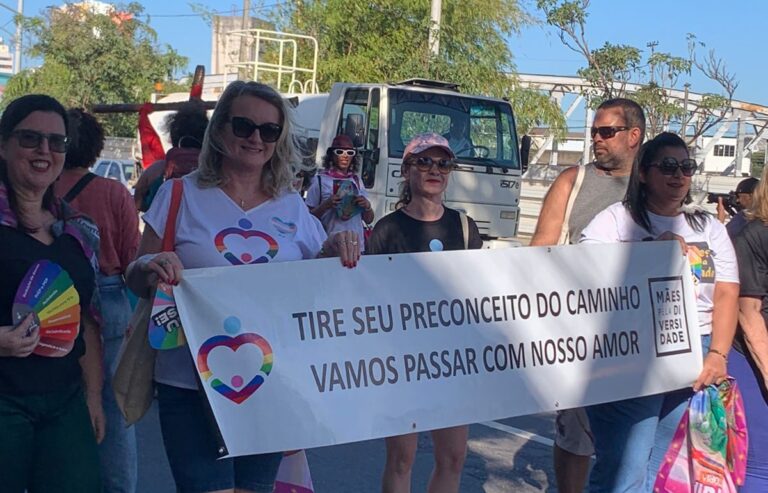 Movimento de mães apoia a diversidade de gênero na Parada LGBTQIA+ em Vitória