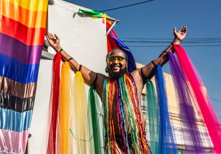 12ª Parada LGBTQIA+ de Vitória promove cultura capixaba e fomenta economia local